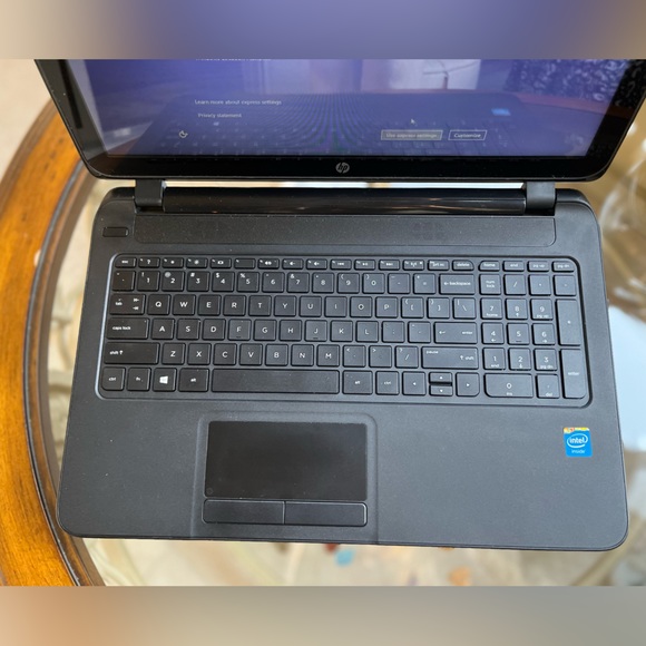 HP WINDOWS 8 LAPTOP- 17” Touchscreen Laptop- Includes Charger and Free Case - Picture 4 of 14